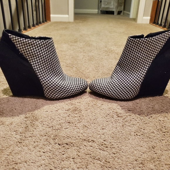 Madden Girl Wedges - Picture 2 of 5